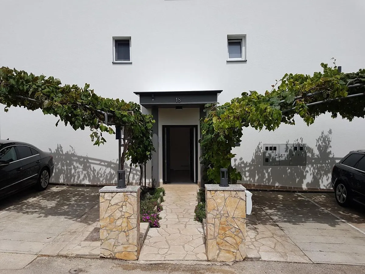 Villa Jeka, Malinska, Krk Apartment Malinska